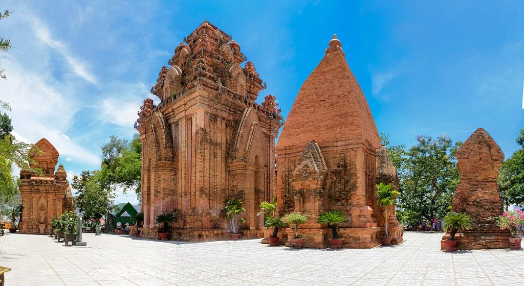 Tháp Bà Ponagar trong Tour Huế – Thiên Đường Biển Đảo Nha Trang 5 Ngày 4 Đêm