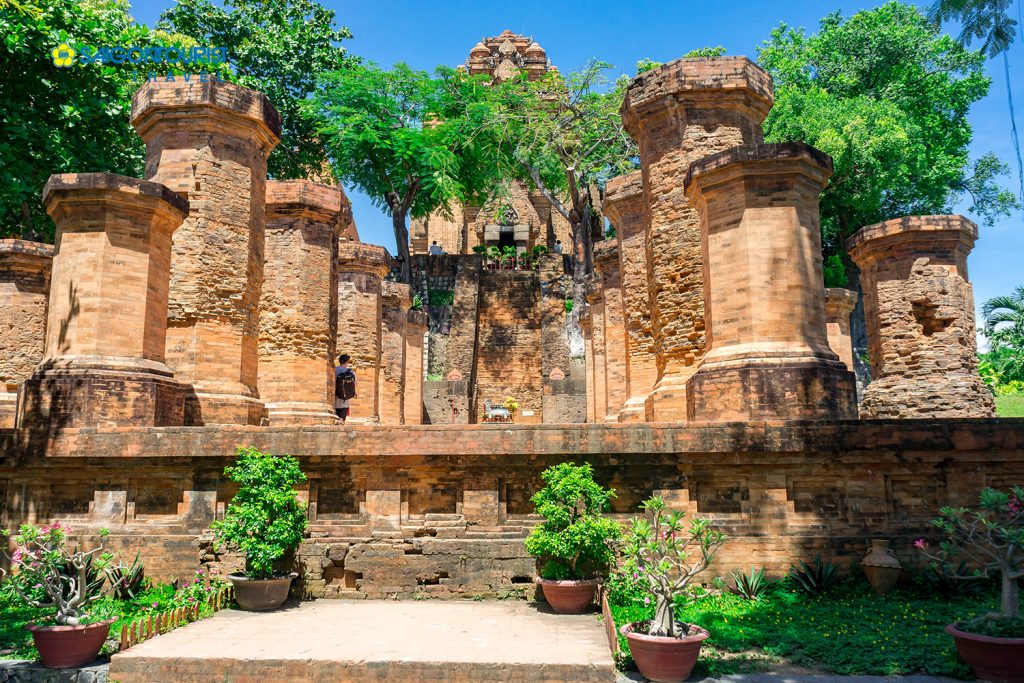 Tháp Bà Ponagar trong Tour du lịch Lễ 30/04 – 01/05: Huế – Nha Trang – Huế