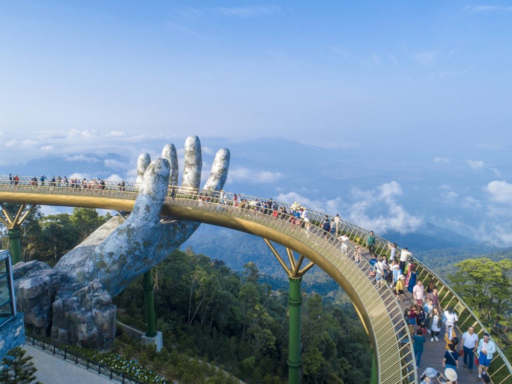 Cầu Vàng Bà Nà Hills trong Tour Huế – Ngũ Hành Sơn – Hội An – Bà Nà 2 ngày 1 đêm