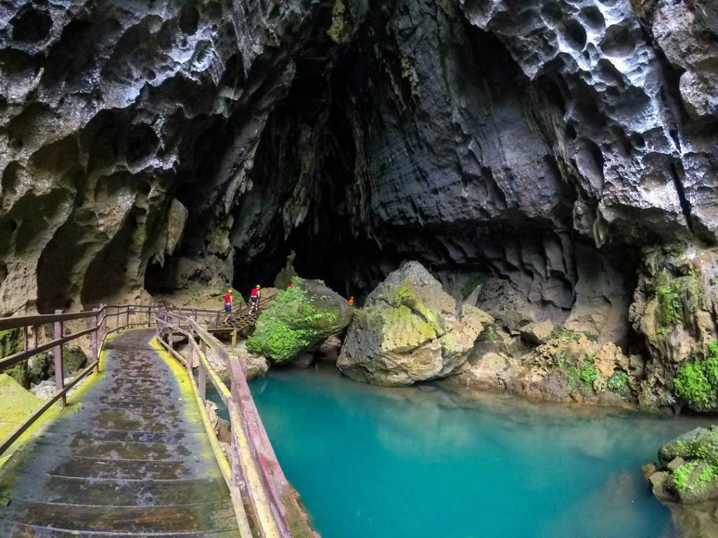 Huế, Động Phong Nha trong Sông Chày – Hang Tối: Tour Khám Phá 1 ngày từ Huế