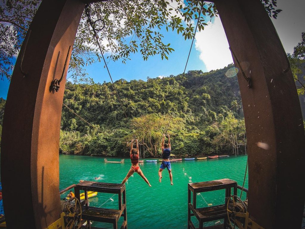 Huế, Động Phong Nha trong Sông Chày – Hang Tối: Tour Khám Phá 1 ngày từ Huế