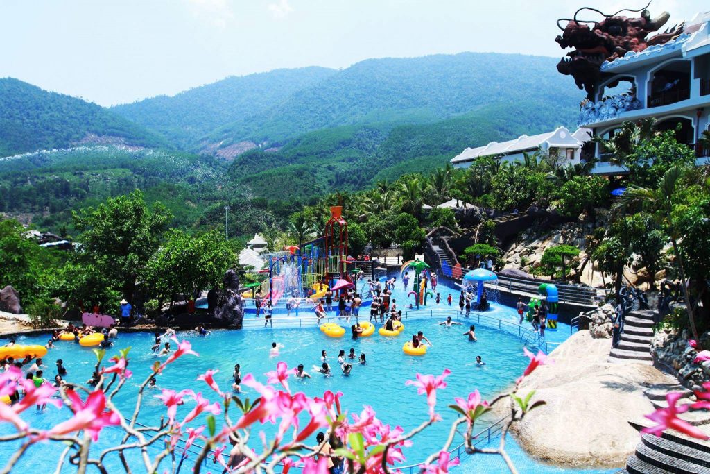 Ăn-Uống-Tại-Núi-Thần-Tài-Đà-Nẵng