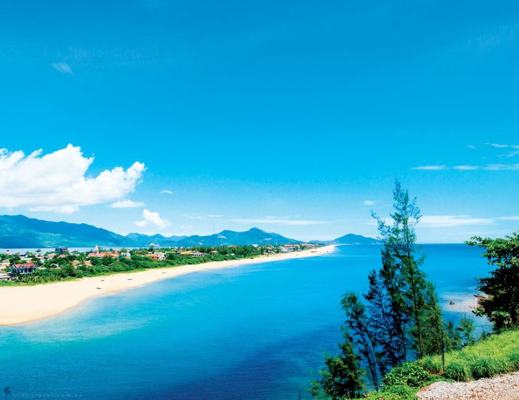 Biển Lăng Cô trong tour từ Huế trong Tour Huế từ Hội An 1 ngày đón trả khách sạn