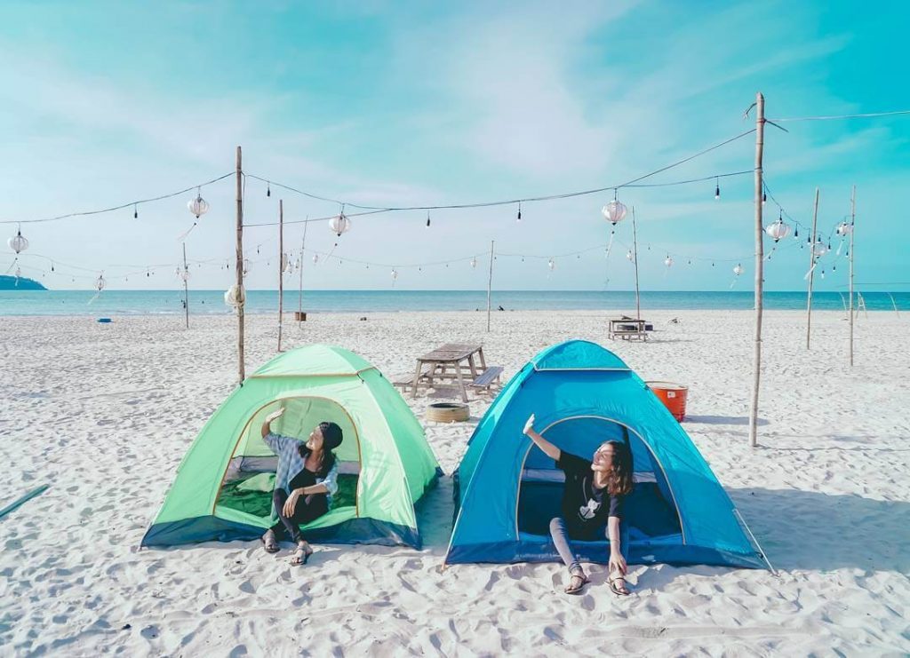 Biển Lăng Cô trong tour từ Huế trong Đảo Ngọc -Cắm trại Bãi Chuối 2 ngày 1 đêm