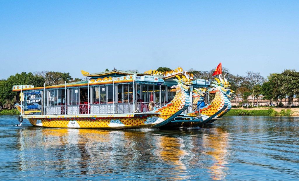 Sông Hương Huế trong Du Thuyền Sông Hương Ngắm Bình Minh Tại Huế