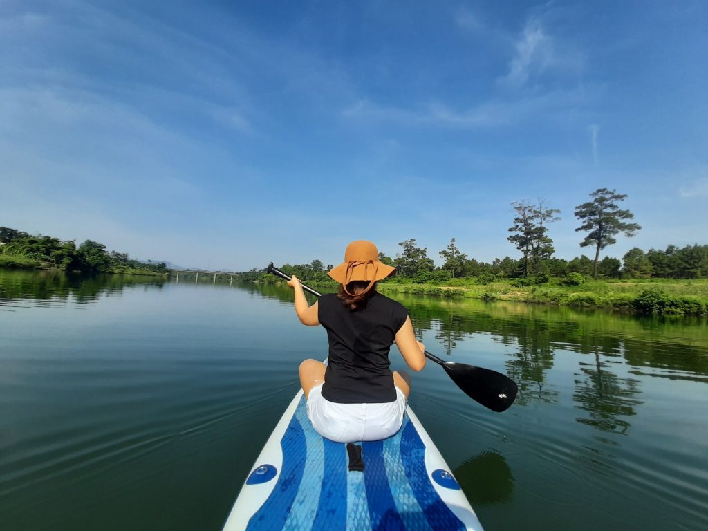 Huế trong Khám Phá Sông Hương Bằng Thuyền SUP tại Huế