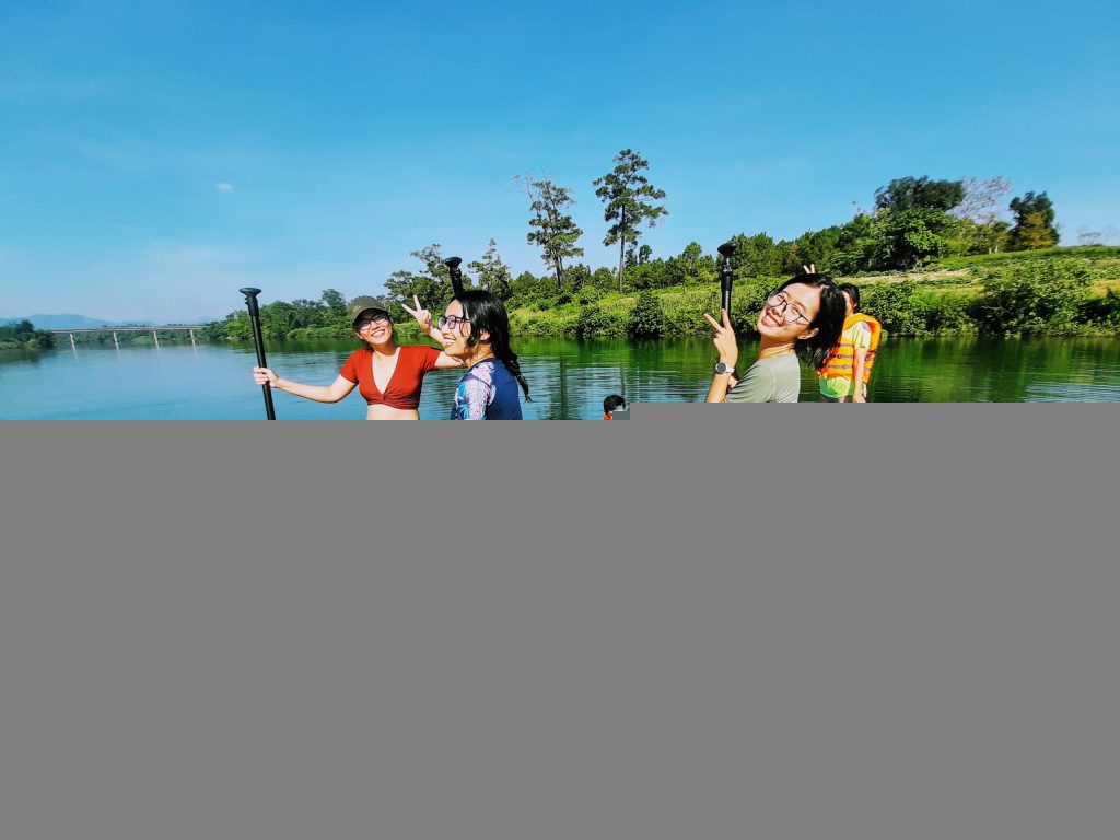 Huế trong Khám Phá Sông Hương Bằng Thuyền SUP tại Huế