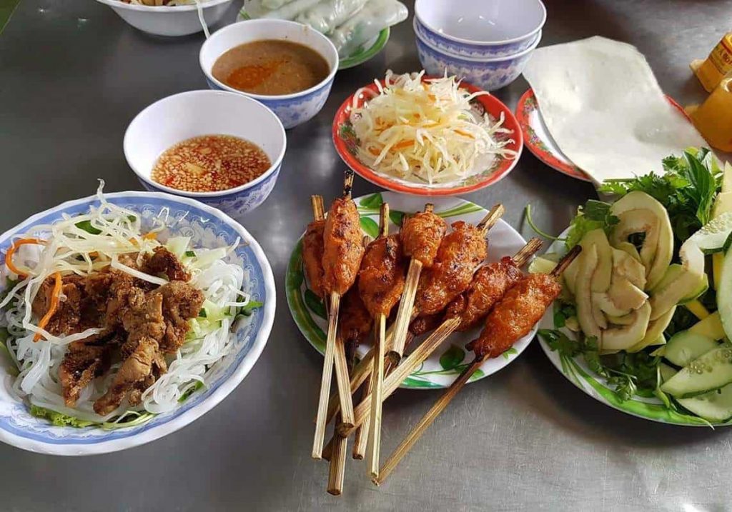 Huế trong Khám Phá Ẩm Thực Huế 1/2 Ngày Bằng Xích Lô