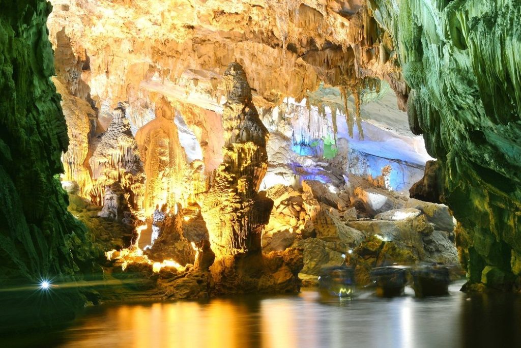 Động Phong Nha Quảng Bình trong Du Lịch Xuyên Việt 15 Ngày 14 Đêm Khởi hành từ Hồ Chí Minh