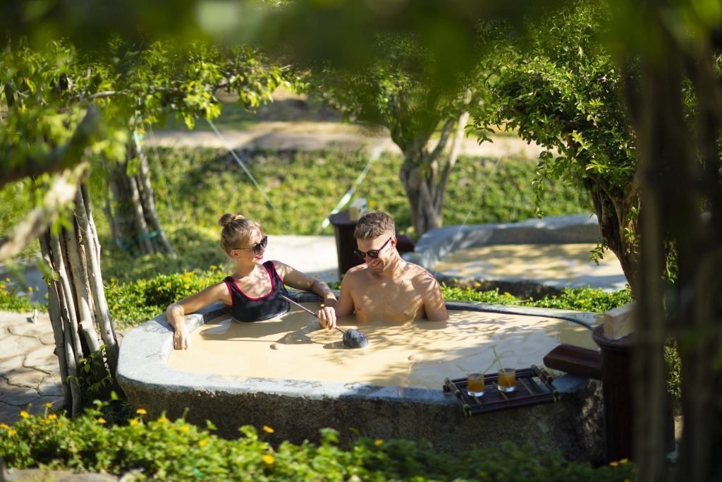 Huế, Nha Trang, Vịnh San Hô Nha Trang trong Tour Huế – Thiên Đường Biển Đảo Nha Trang 5 Ngày 4 Đêm