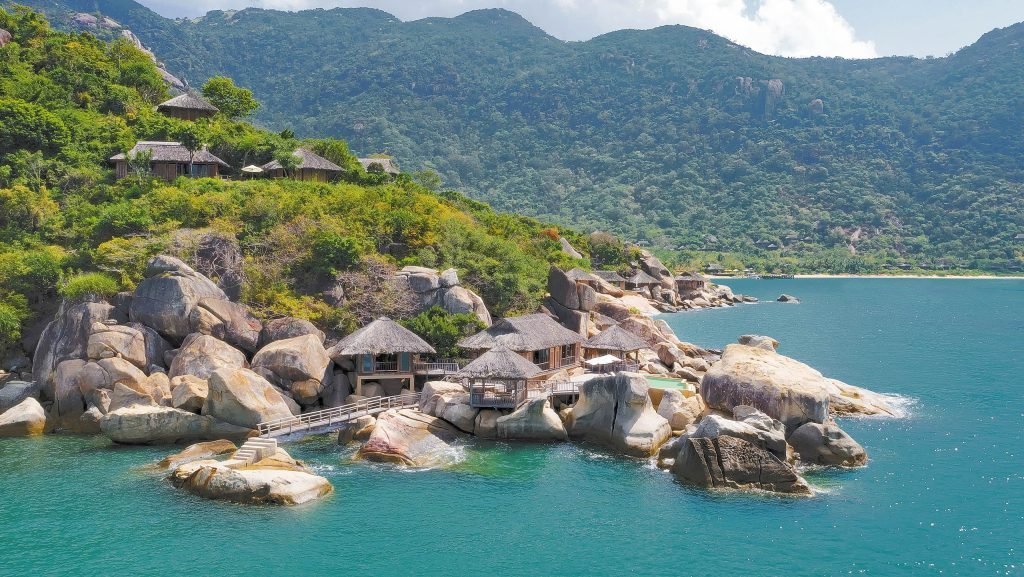 Huế, Nha Trang, Vịnh San Hô Nha Trang trong Tour Huế – Thiên Đường Biển Đảo Nha Trang 5 Ngày 4 Đêm