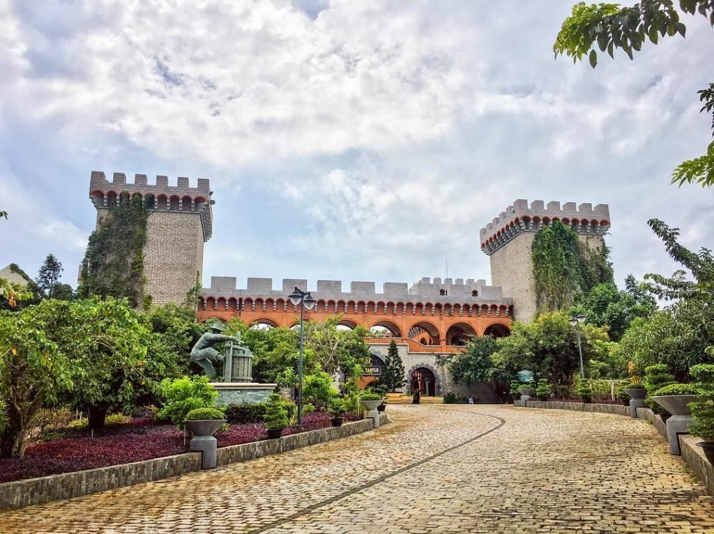 Lâu Đài Rượu Vang trong Tour du lịch Phan Thiết – Mũi Né 2 Ngày 1 Đêm