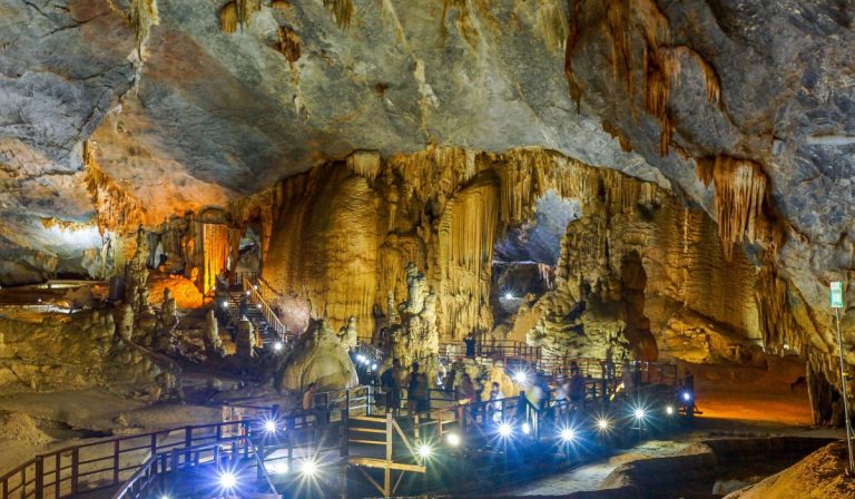 Du lịch Tham quan Huế – Khám phá Động Thiên Đường – Phá Tam Giang – Lăng Cô – Lập An – Hải Vân – Tham quan Bà Nà Hill 5N4D