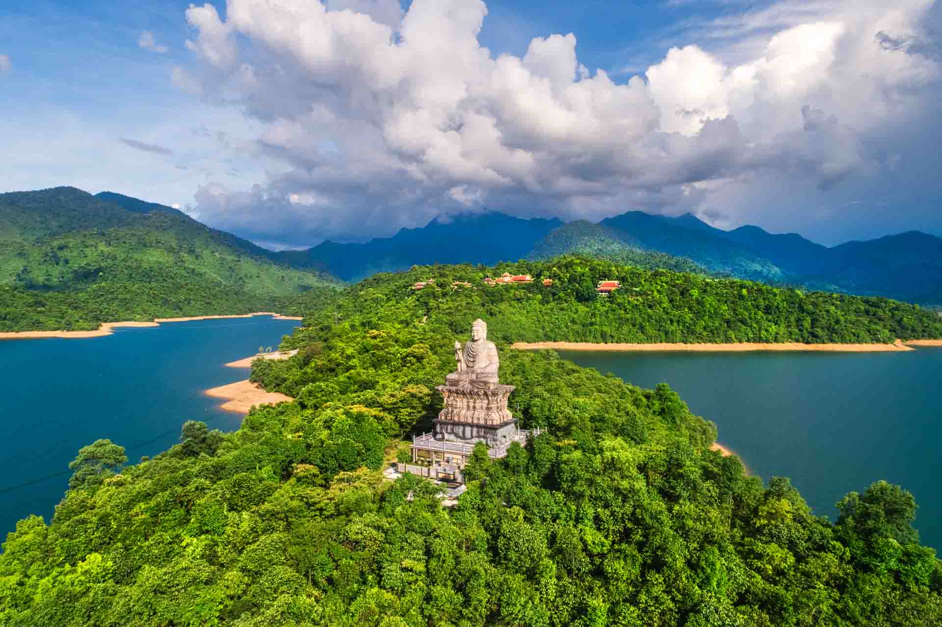 Tour du lịch Huế – Thiền viện Trúc Lâm – Lăng Cô 1 Ngày