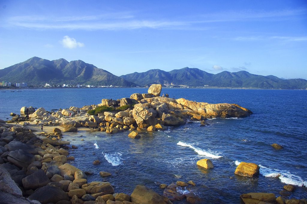 Hòn Chồng - Hòn Vợ Nha Trang trong Du lịch Huế – Nha Trang Vinpearl Land 5 ngày 4 đêm