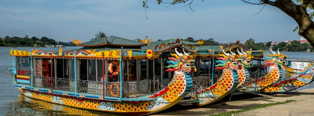 Huế trong Du thuyền sông Hương – Dạo xích lô ngắm Cố đô Huế