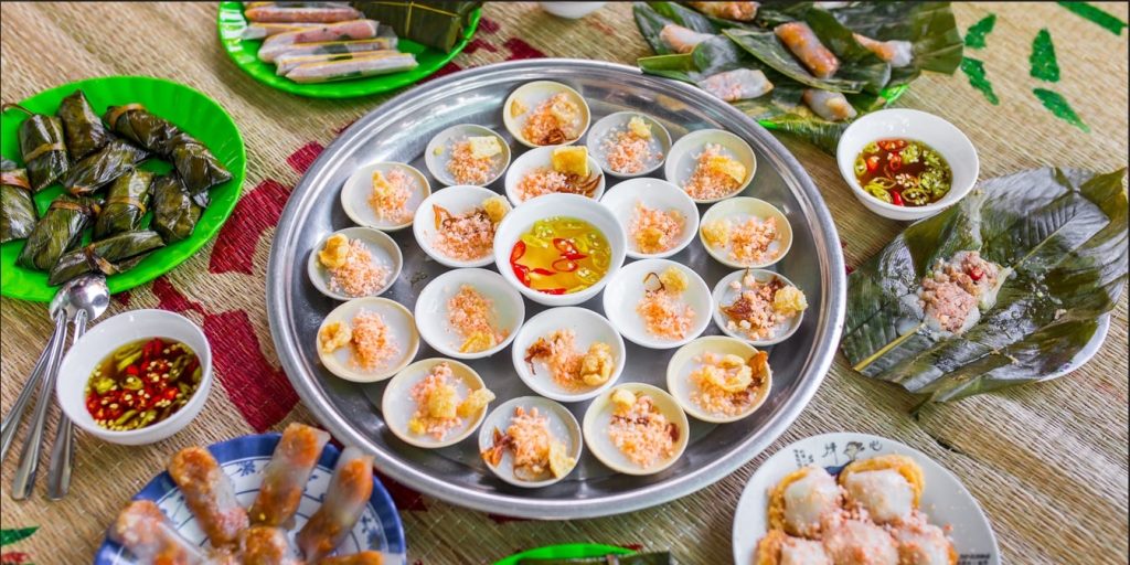 Huế trong Tour xích lô Huế – Thưởng thức Ẩm thực và Nghe Ca Huế trên sông Hương